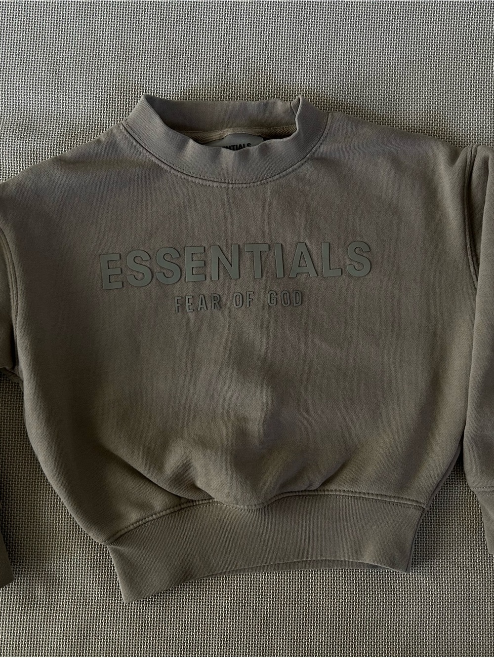 Fear of God ESSENTIALS kids crop Crewneck Sweater